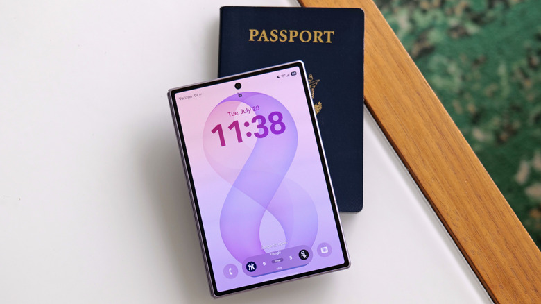 The Galaxy Z Fold 8's 5.5-inch screen screen.