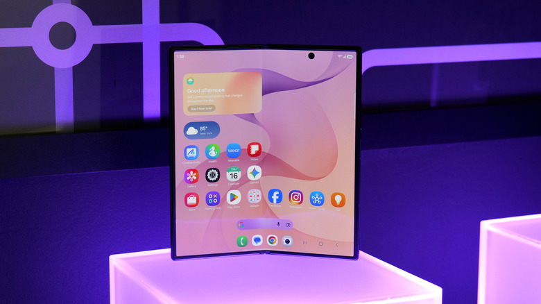 As before, the Z Fold 8 Ultra features a flexible 8-inch AMOLED display.