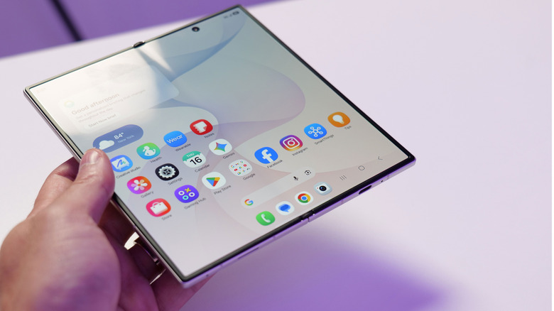The crease on the Galaxy Z Fold 8 Ultra.