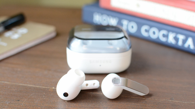 Samsung Galaxy Buds 4 Pro - earbuds in front of their charging case