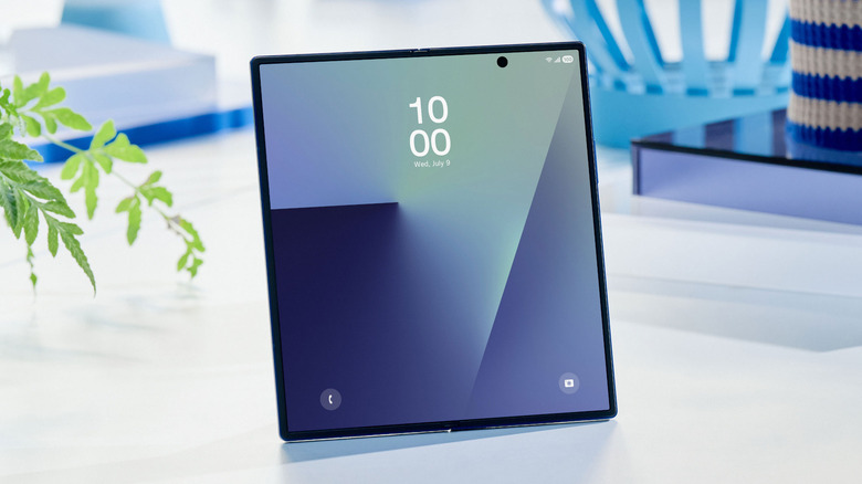 A foldable phone