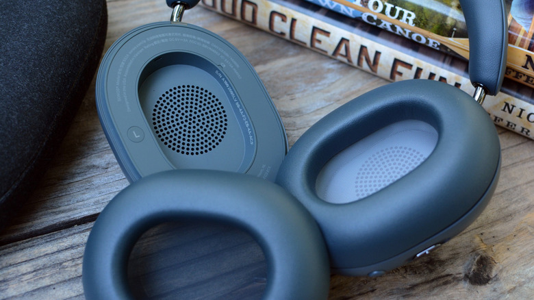 The Sonos Ace Ultra has removable ear pads.