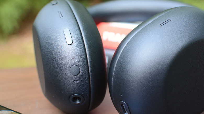 All of the 1000XX's controls are on the left side