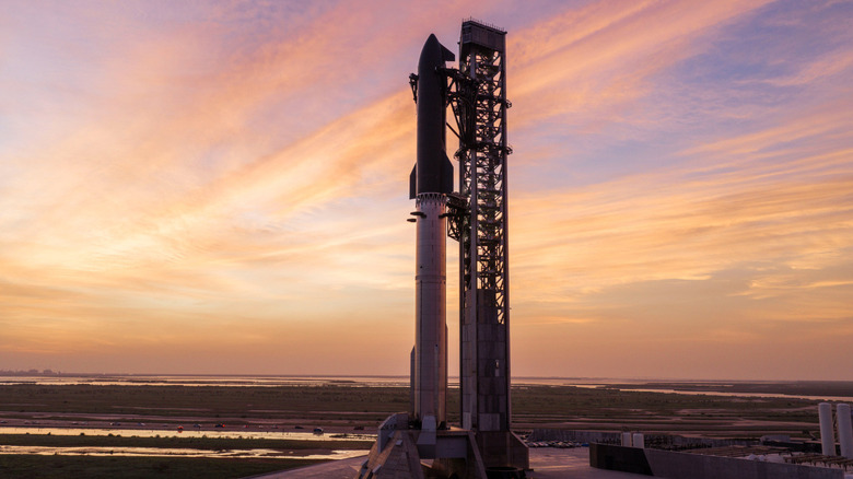 SpaceX's 13th Starship flight test launches with Starlink's next-gen satellites