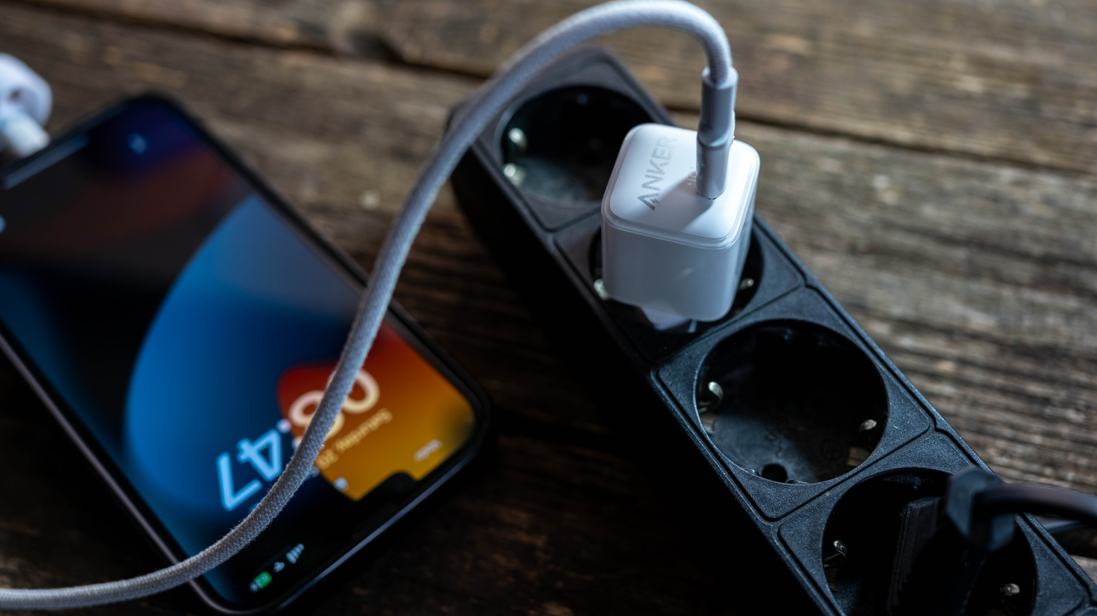 https://www.engadget.com/img/gallery/the-beneficial-purpose-of-iq-on-your-anker-chargers/l-intro-1792432015.jpg