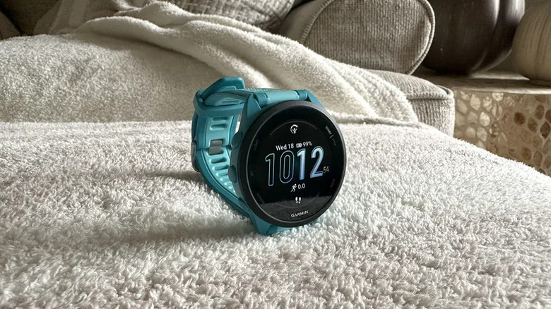 Garmin Forerunner 165.