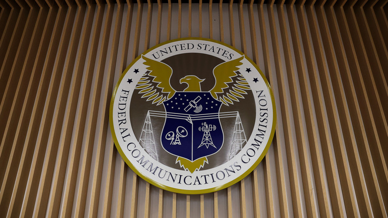 Photo of the Federal Communications Commission's insignia on the wall of the agency's briefing room.