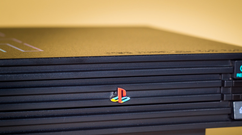 Разработчики извлекли прошивку из чипа безопасности оригинальной PlayStation 2 Оригинальная массивная консоль PlayStation 2