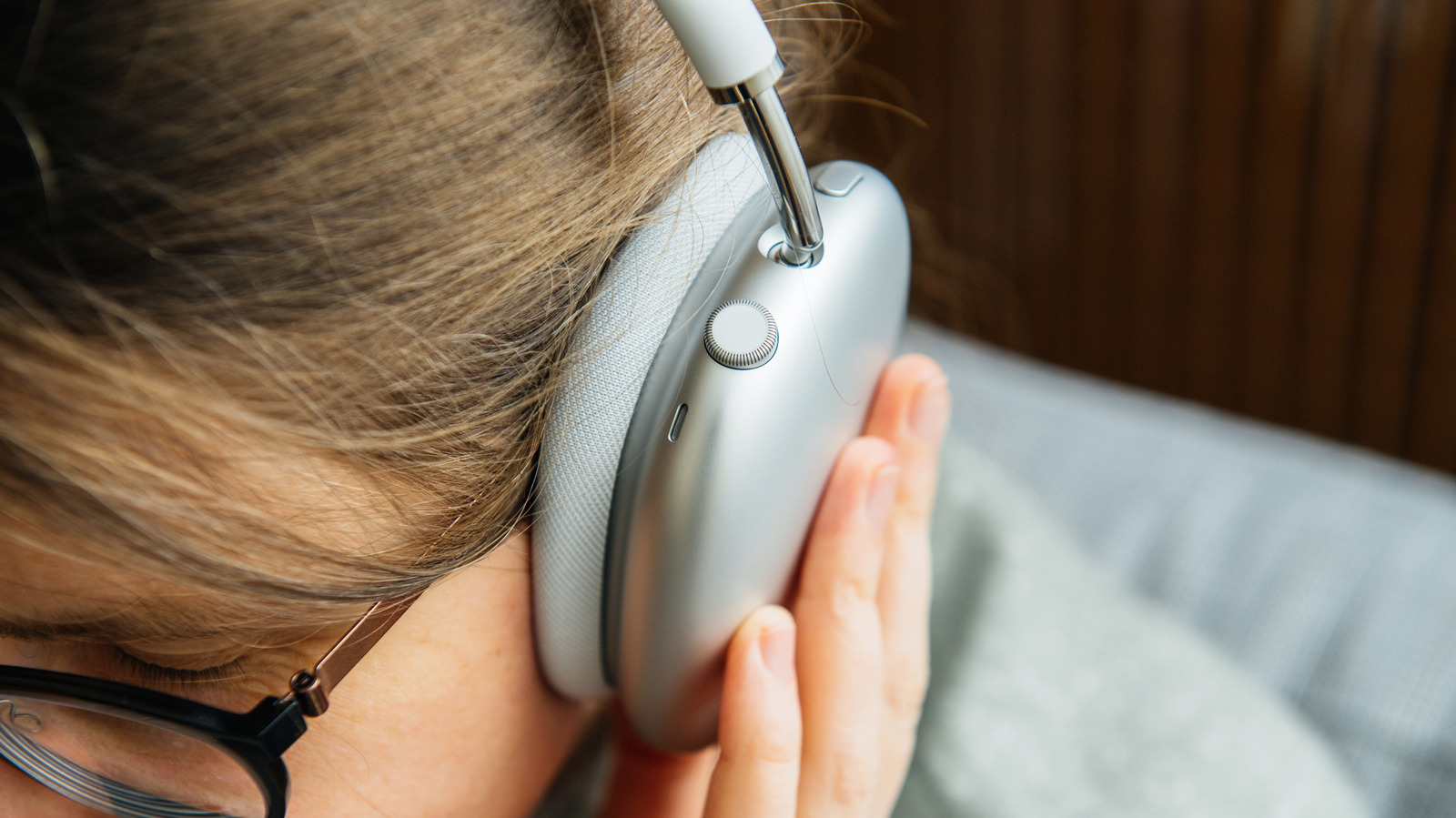 https://www.engadget.com/img/gallery/the-pros-and-cons-of-using-noise-cancelling-headphones/l-intro-1788878377.jpg
