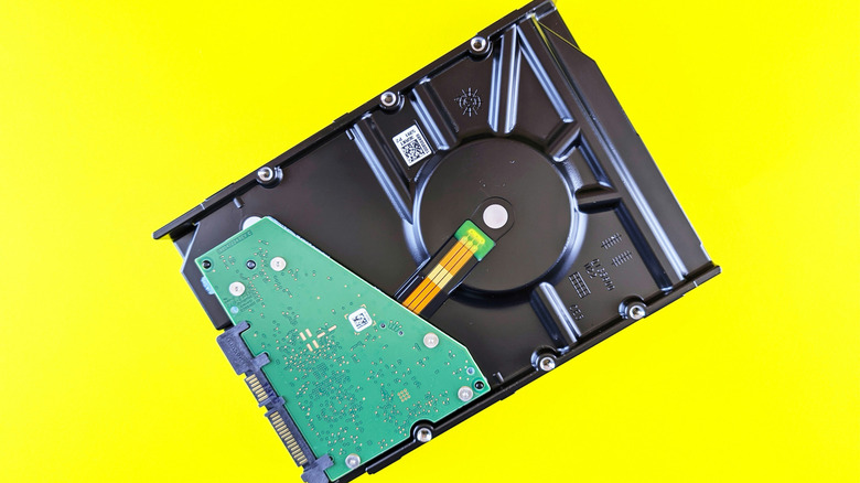 A 3.5-inch spinning HDD against a yellow background.