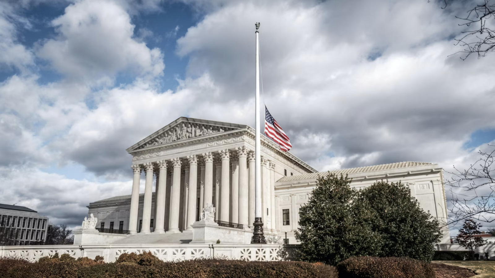 https://www.engadget.com/img/gallery/the-us-supreme-court-restricts-use-of-geofence-warrants/l-intro-1782758701.jpg