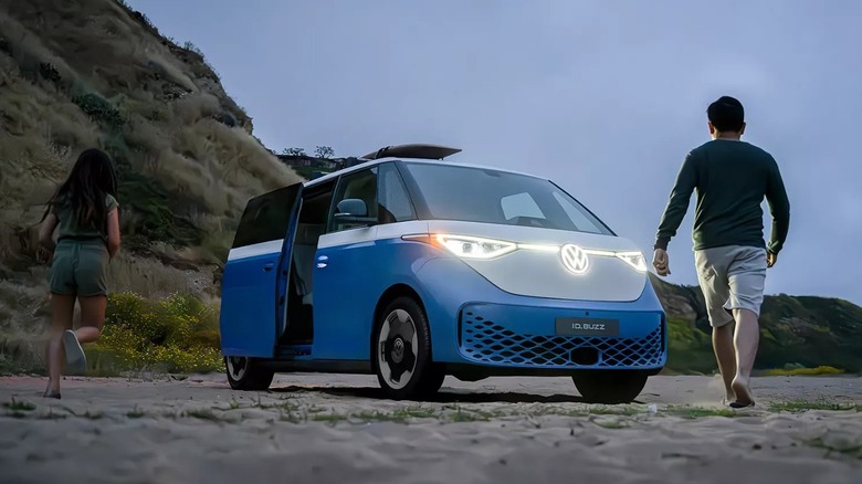 the 2025 VW ID.Buzz with roof rack.