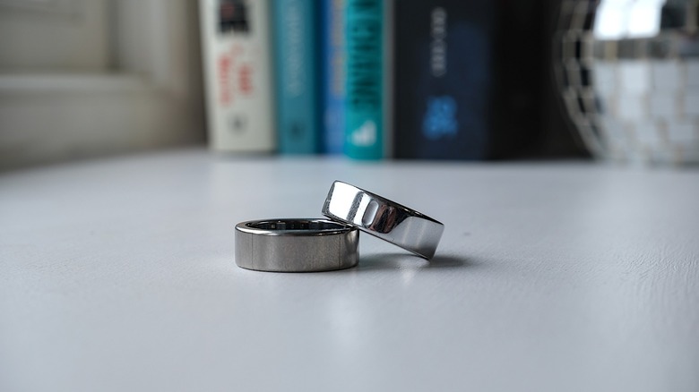 Ultrahuman Ring Pro (Left) next to an Oura Ring 4 (right)