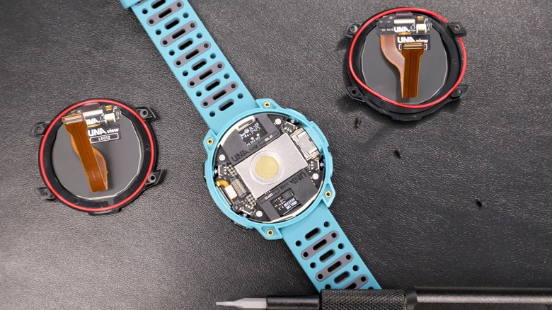 Una Watch being disassembled.