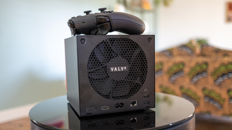 Steam Machine rear and Steam Controller