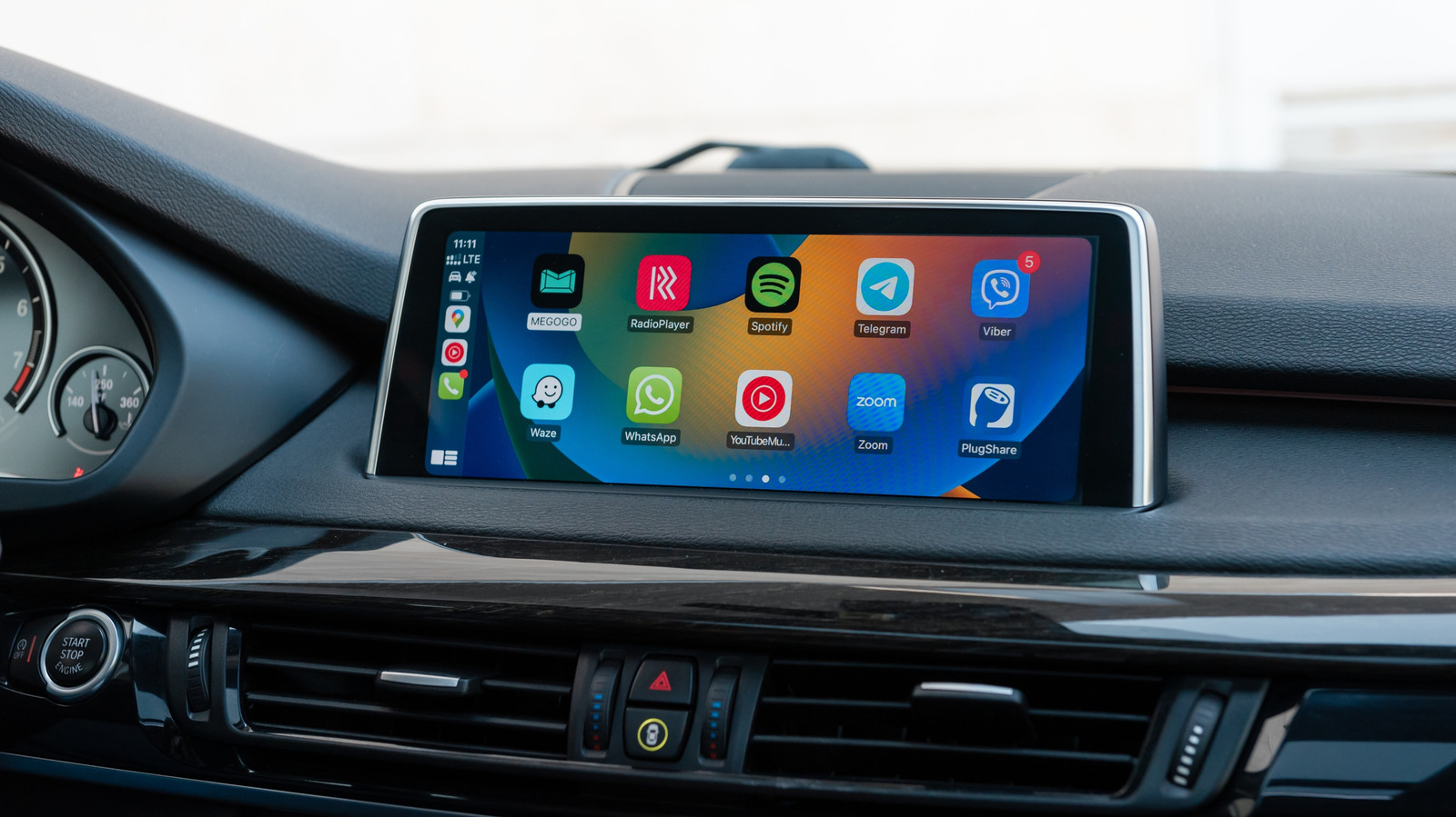What does the bell icon mean on your CarPlay screen?