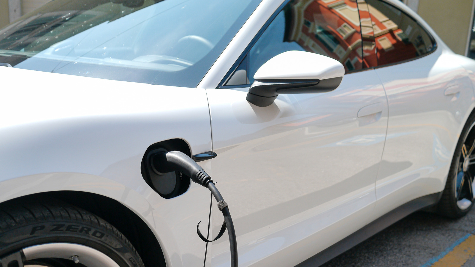 https://www.engadget.com/img/gallery/what-kind-of-cooling-system-do-ev-batteries-use-and-how-does-it-work/l-intro-1792571941.jpg