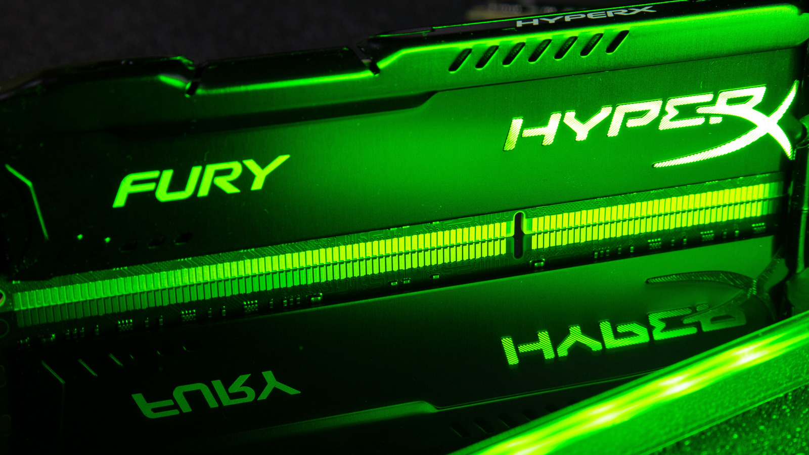 What's the difference between RAM and ROM memory?