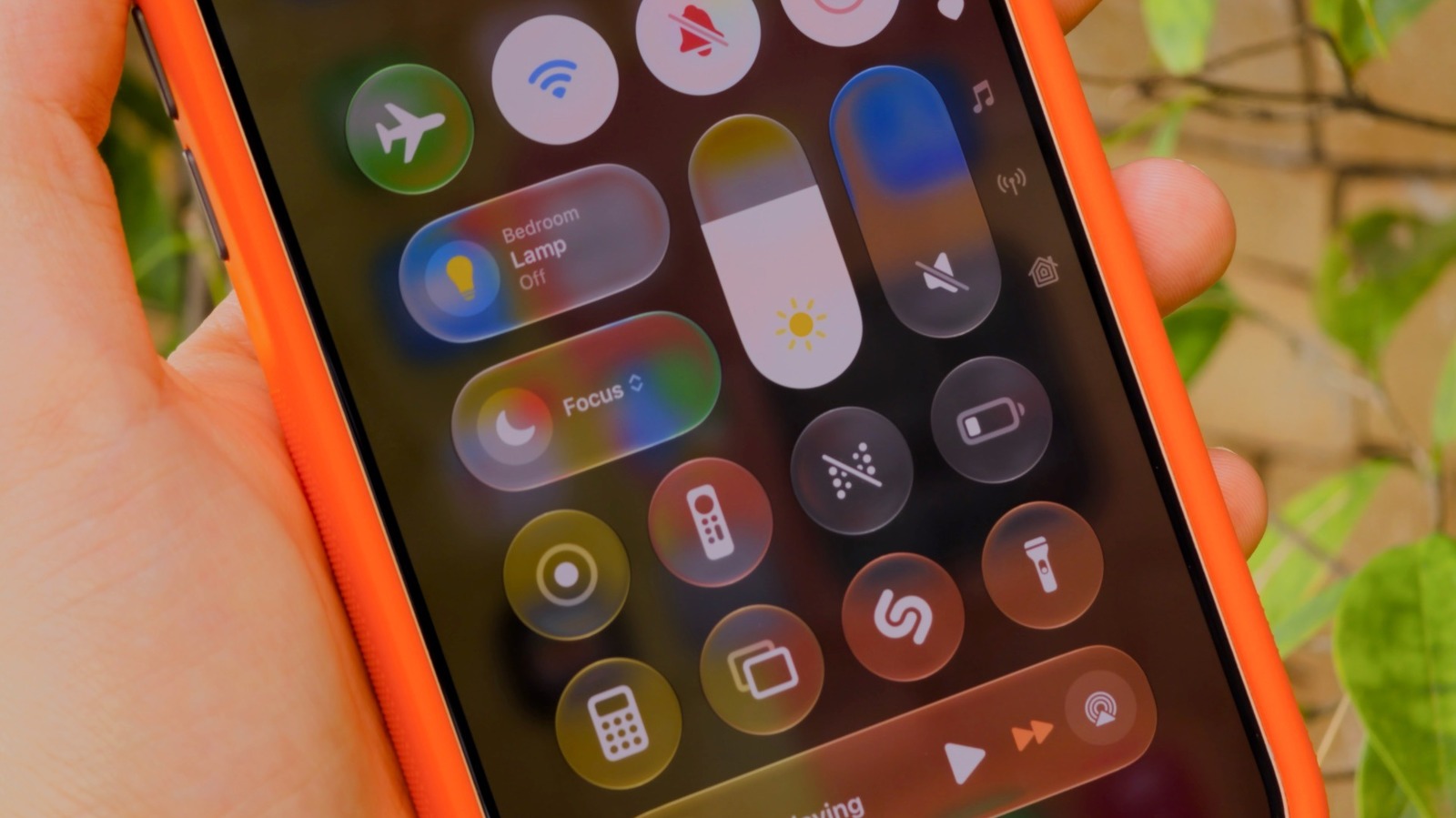 https://www.engadget.com/img/gallery/whats-the-difference-between-your-iphones-do-not-disturb-and-focus-modes/l-intro-1788382014.jpg