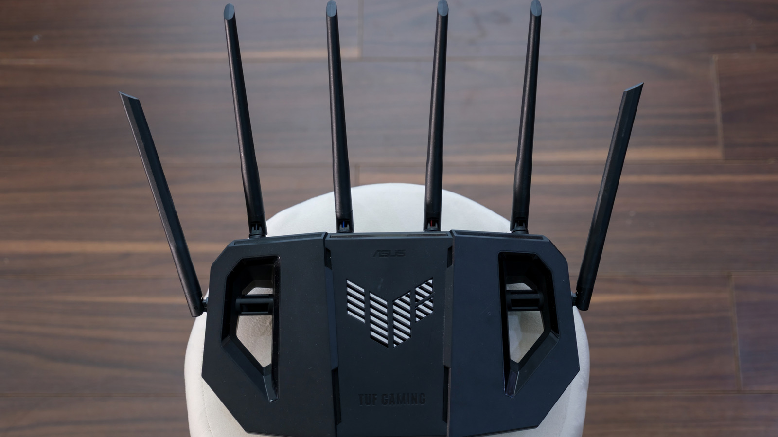 Why do routers have so many antennas?
