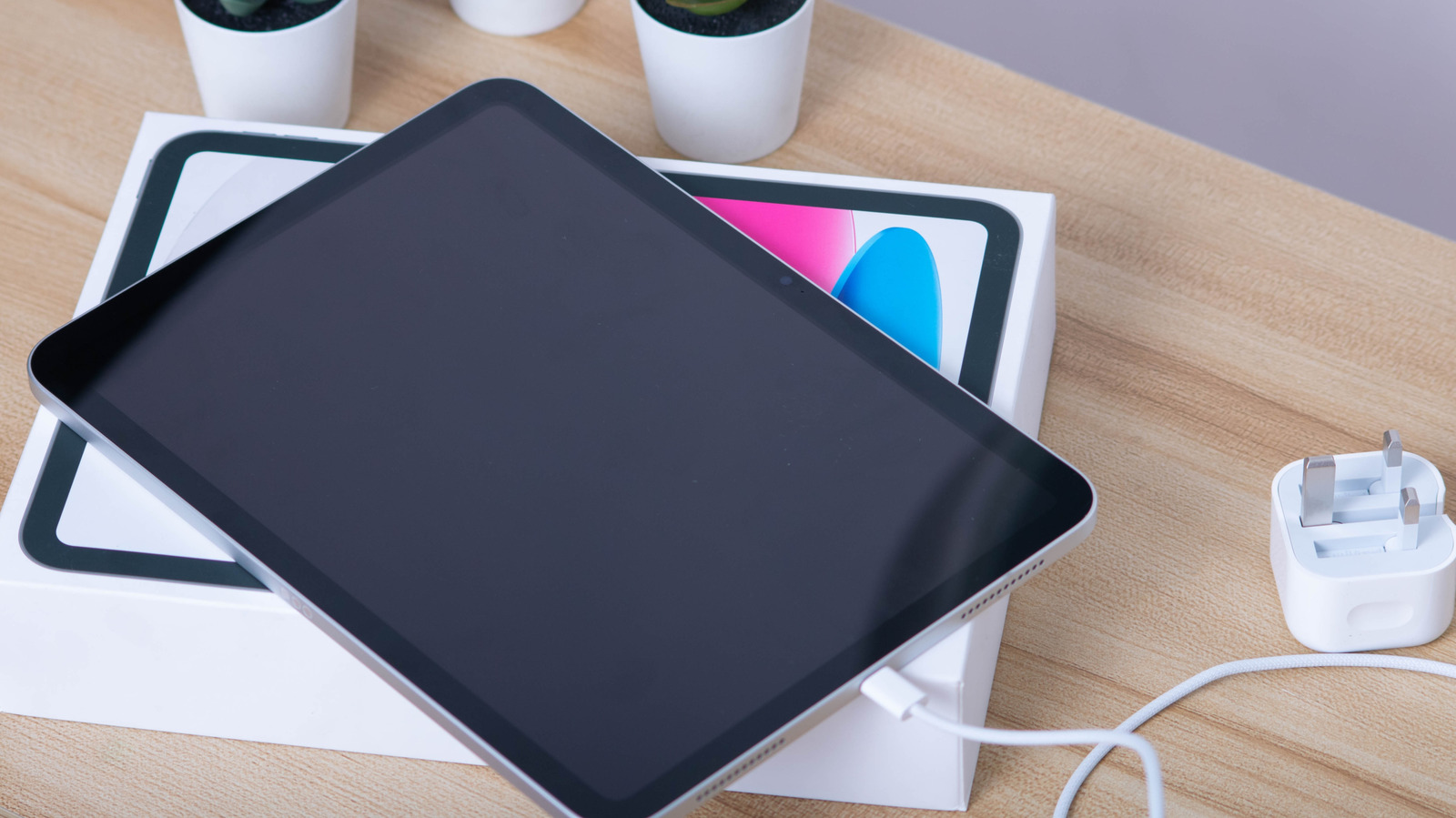 https://www.engadget.com/img/gallery/why-is-your-ipad-not-charging-and-how-to-fix-it/l-intro-1789417211.jpg