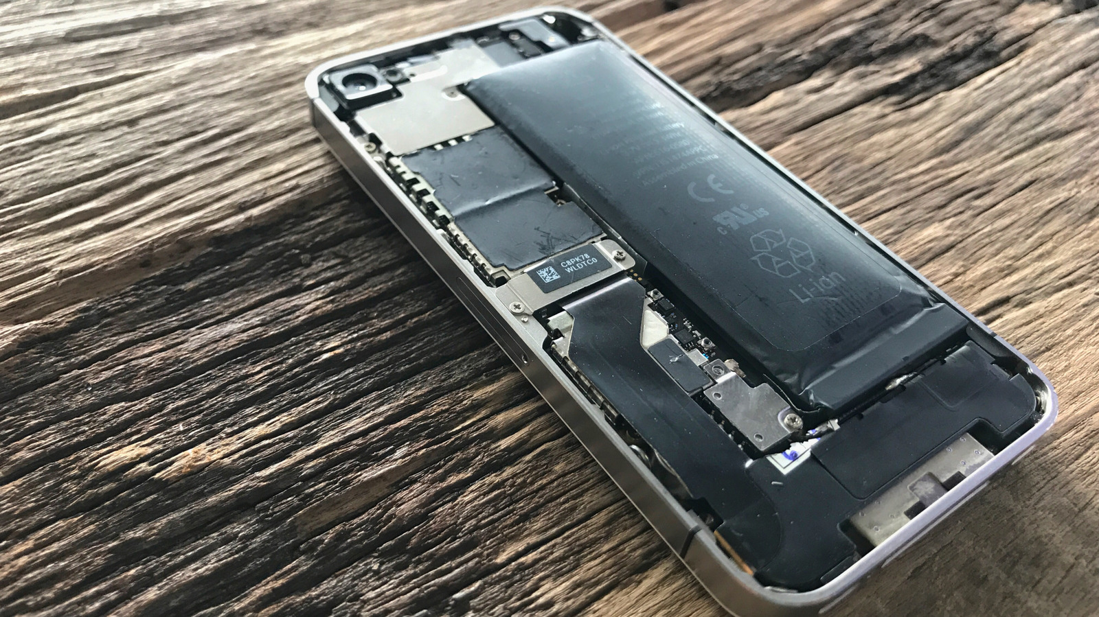 Why smartphone makers stopped using removable batteries, and why they're making a comeback