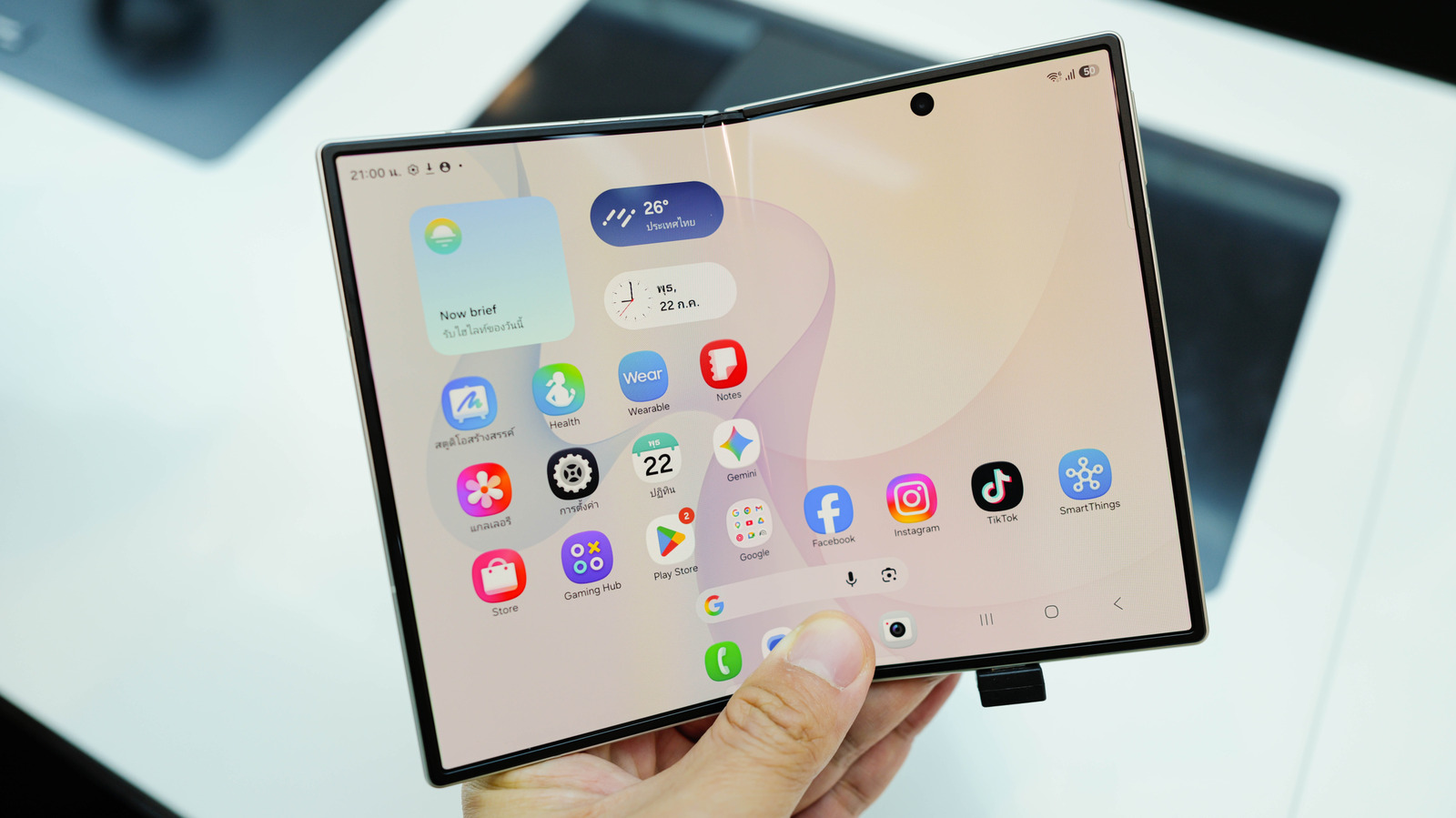https://www.engadget.com/img/gallery/why-the-iphone-duo-could-be-beneficial-for-samsungs-galaxy-z-fold-8/l-intro-1790259728.jpg