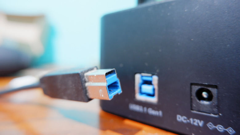 A USB-B cable connecting into a peripheral
