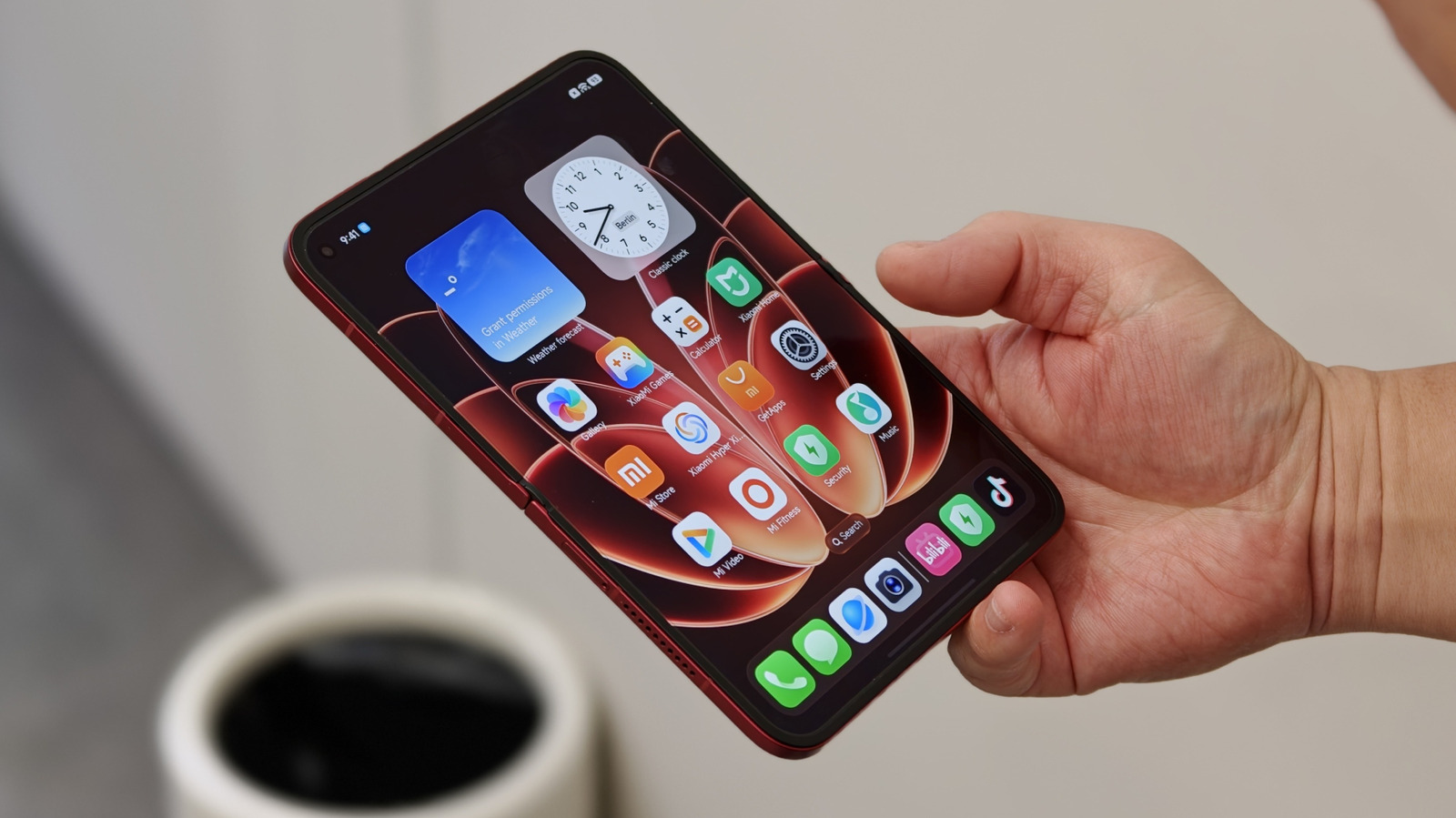 Xiaomi 18 Fold hands-on: An attractive 'mid-size' foldable with powerful specs