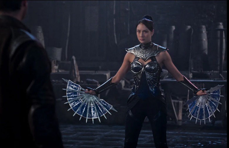 Adeline Rudolph as Kitana in Mortal Kombat II.
