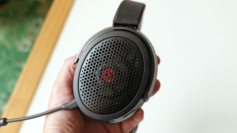The Cloud Alpha Air's most distinctive design element are its red drivers.