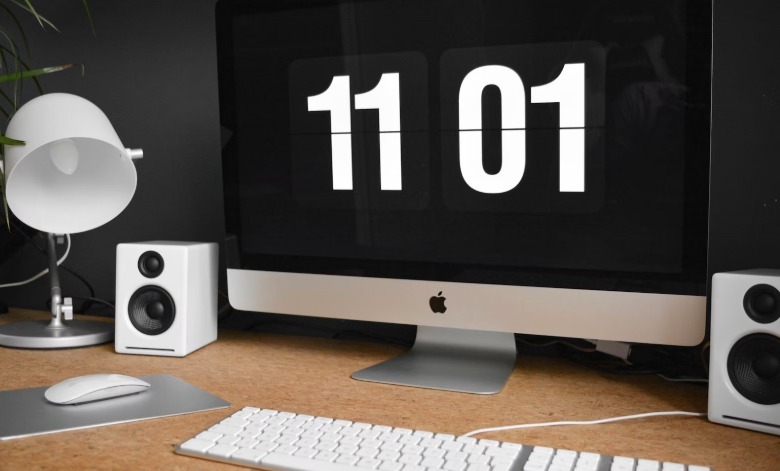 A Mac with speakers.