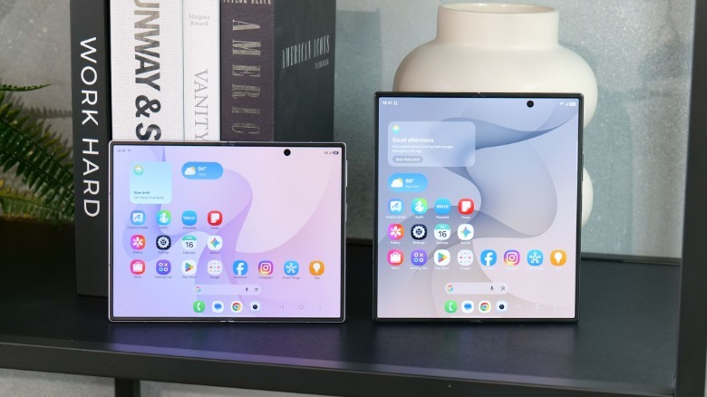 A design and screen size comparison between the Z Fold 8 and the Z Fold 8 Ultra.