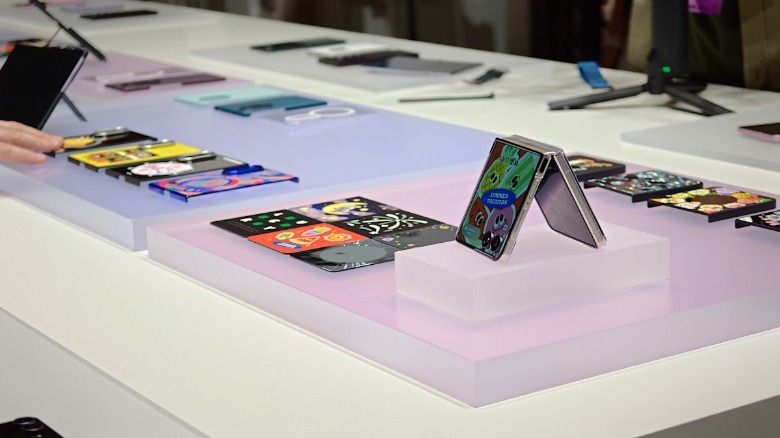 New designs and cases for the Galaxy Z Flip 8.