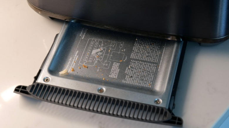 The Eye Q's removable crumb tray couldn't be easier to use.