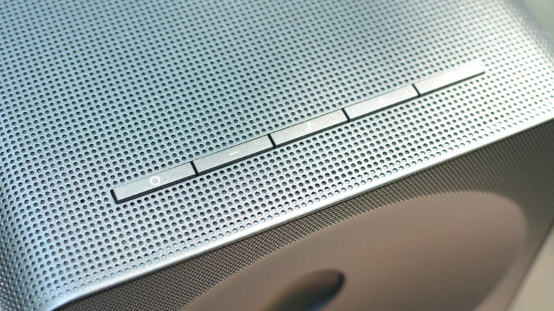The Studio 7's top-mounted controls.
