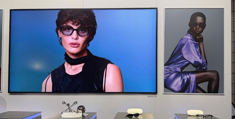 Images of the glasses and posters of people wearing them.